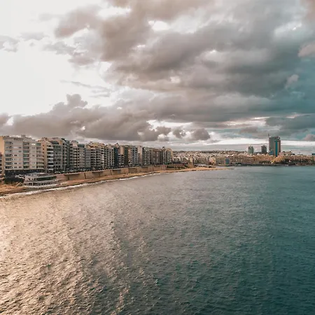 Seafront Apt, In The Centre Of Sliema, Opp By 360 Estates Apartament