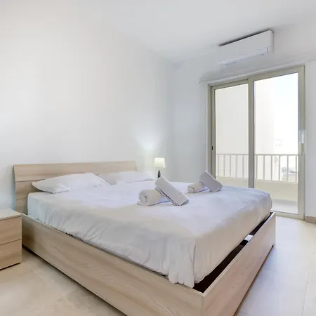 Seafront Apt, In The Centre Of Sliema, Opp By 360 Estates Sliema