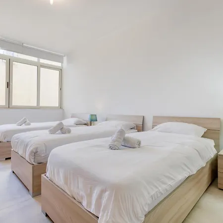 Seafront Apt, In The Centre Of Sliema, Opp By 360 Estates Apartament