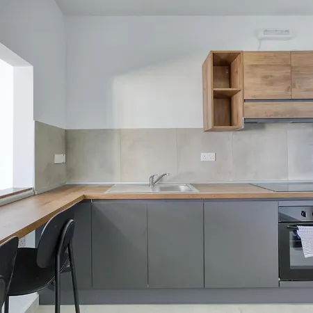 Apartament Seafront Apt, In The Centre Of Sliema, Opp By 360 Estates *
