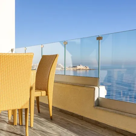 Apartament Seafront Apt, In The Centre Of Sliema, Opp By 360 Estates