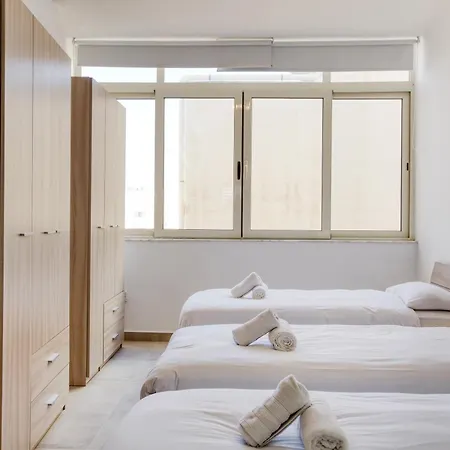Seafront Apt, In The Centre Of Sliema, Opp By 360 Estates 슬리에마
