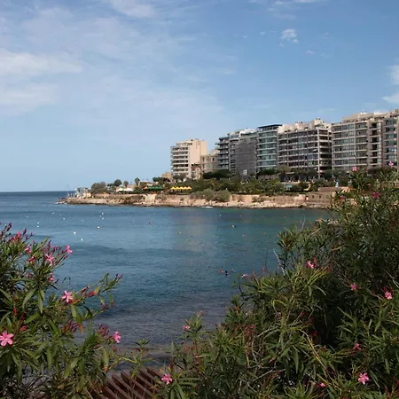 Seafront Apt, In The Centre Of Sliema, Opp By 360 Estates Apartament