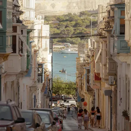 Seafront Apt, In The Centre Of Sliema, Opp By 360 Estates Sliema