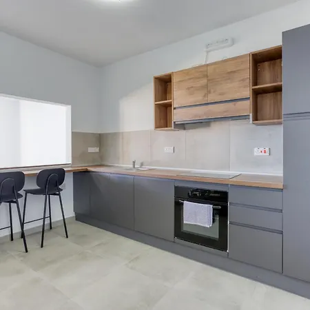 Seafront Apt, In The Centre Of Sliema, Opp By 360 Estates