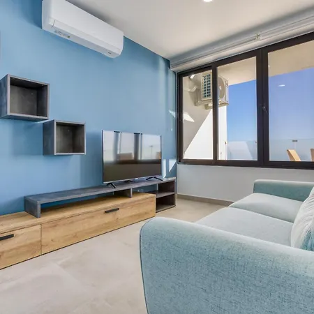 Apartment Seafront Apt, In The Centre Of Sliema, Opp By 360 Estates